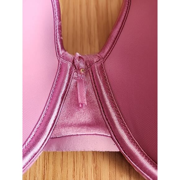 Vanity Fair Body Caress Bra 38D Pink Padded Underwire Adjustable Clasp Back - Picture 2 of 6